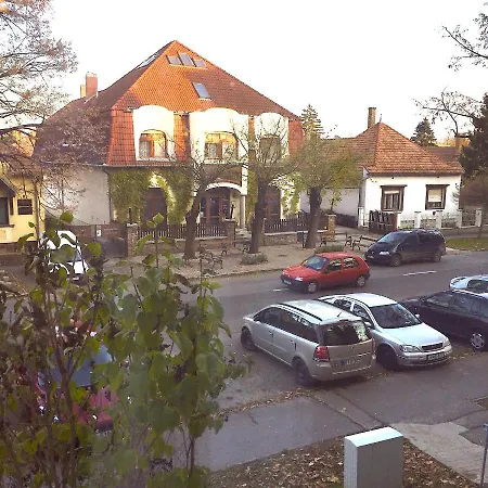 Mikes Apartment Szekszard